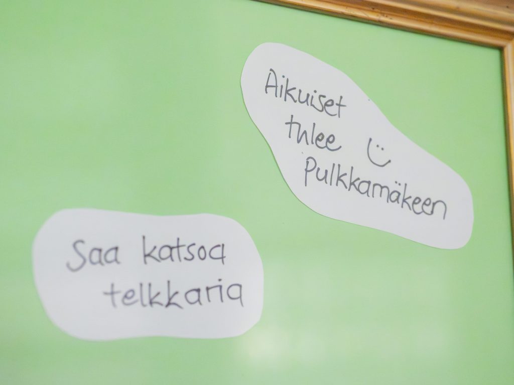Positiivista viestintää Aarrerannan lastensuojeluyksikössä.